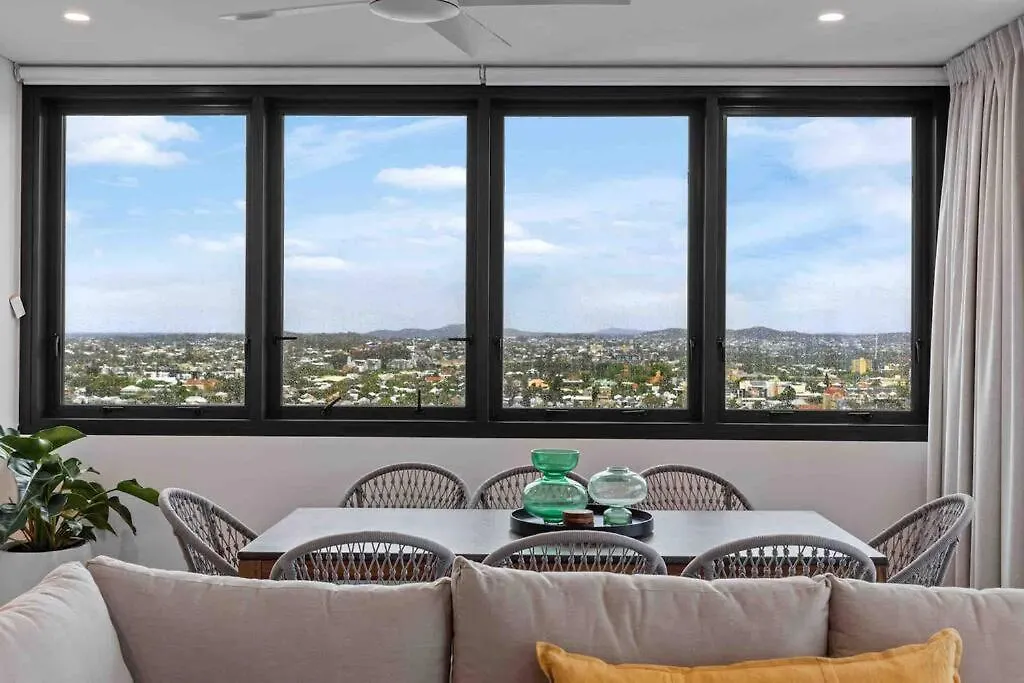 New 3 Bed Penthouse Resort Style Complex Brisbane